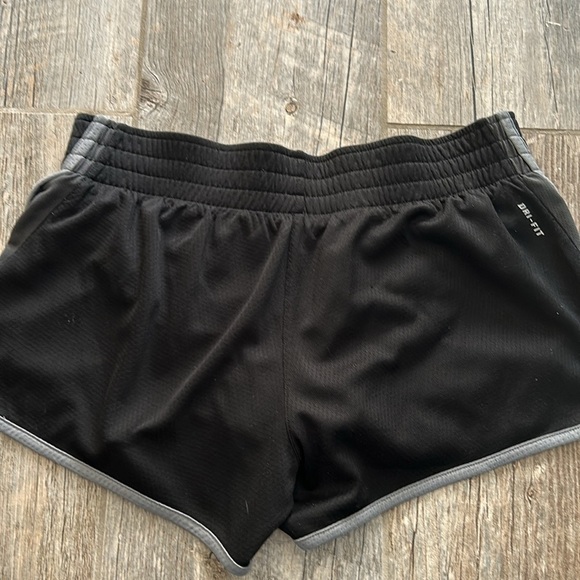 Nike drinfit women’s exercise athletic shorts medium black - Picture 3 of 4